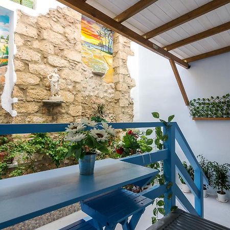 Wonderful Renovated Apartment With Private Patio Athens Exterior photo
