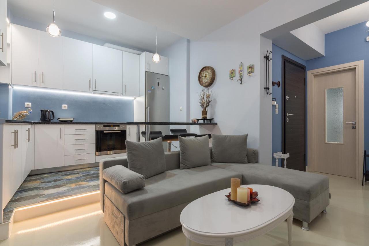 Wonderful Renovated Apartment With Private Patio Athens Exterior photo