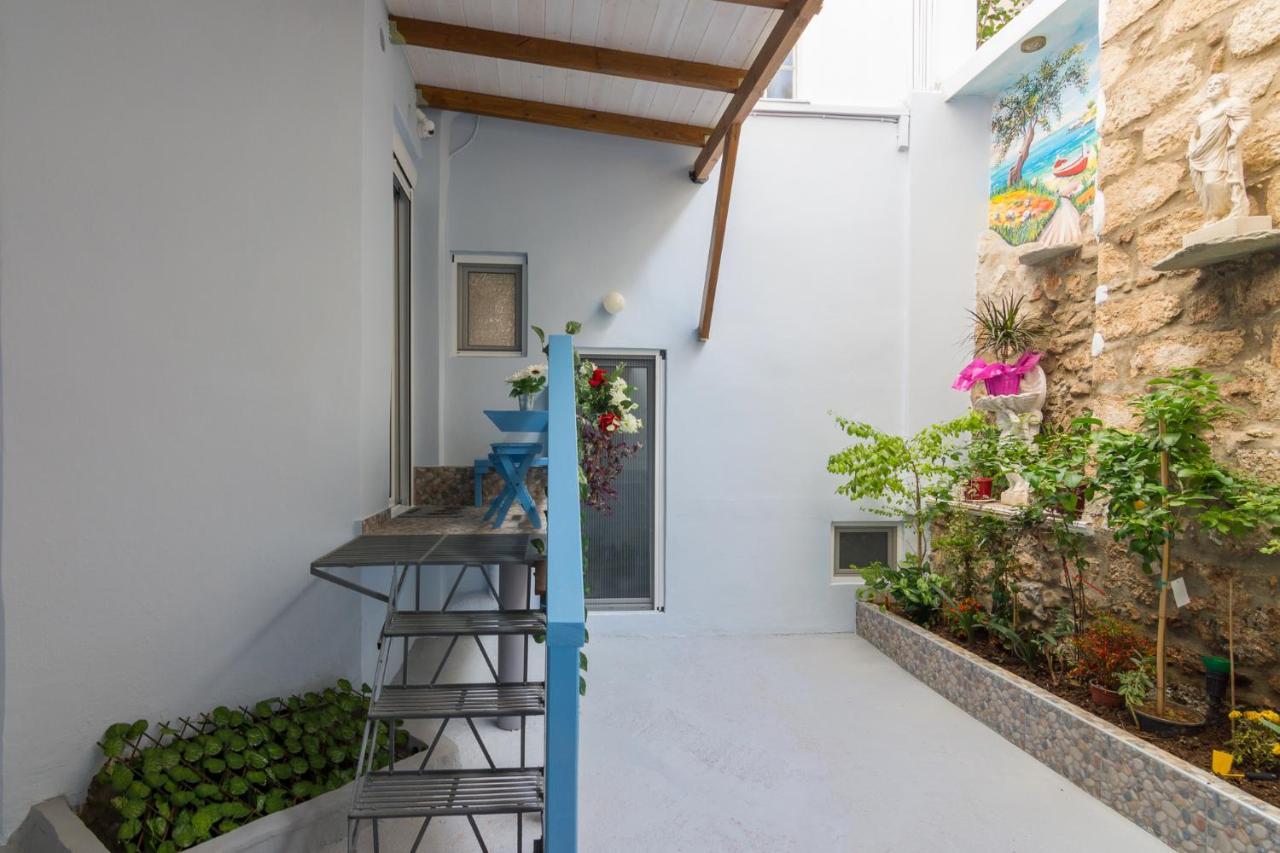 Wonderful Renovated Apartment With Private Patio Athens Exterior photo