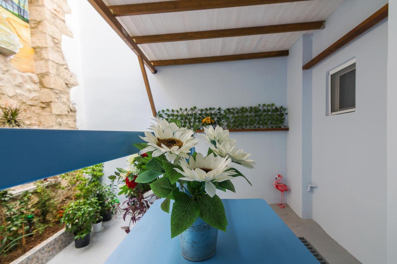 Wonderful Renovated Apartment With Private Patio Athens Exterior photo